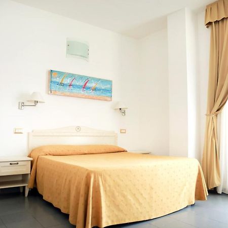 Hotel Marechiaro - Direttamente Sul Mare San Menaio Exterior photo