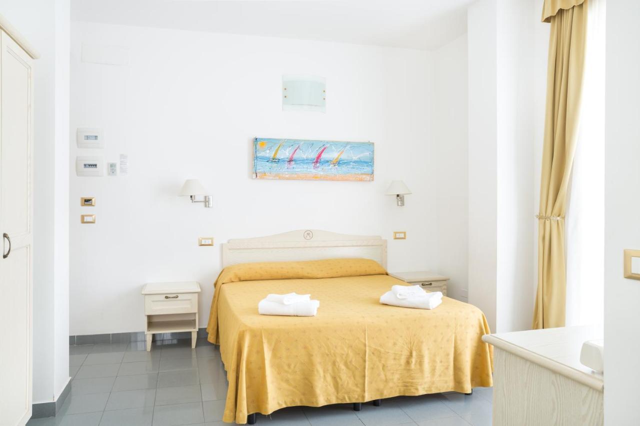 Hotel Marechiaro - Direttamente Sul Mare San Menaio Exterior photo