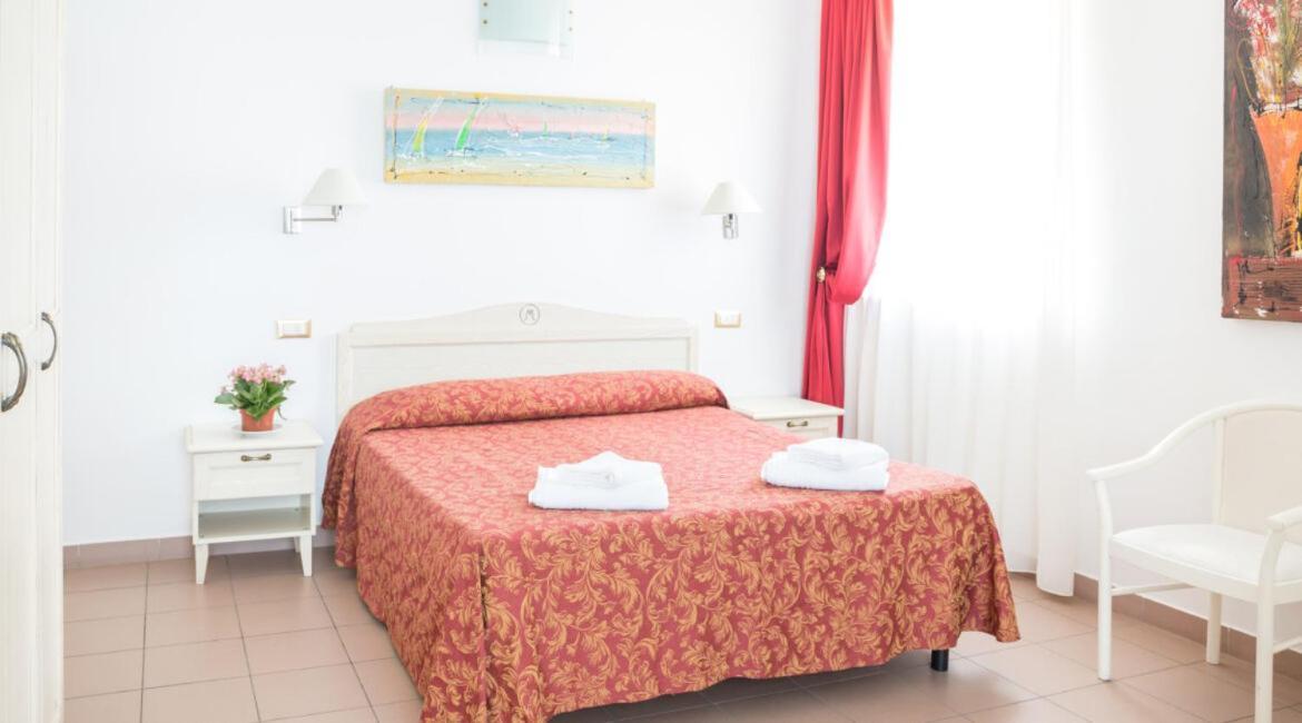 Hotel Marechiaro - Direttamente Sul Mare San Menaio Exterior photo