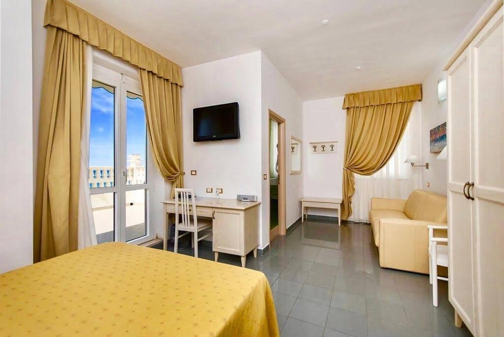 Hotel Marechiaro - Direttamente Sul Mare San Menaio Exterior photo